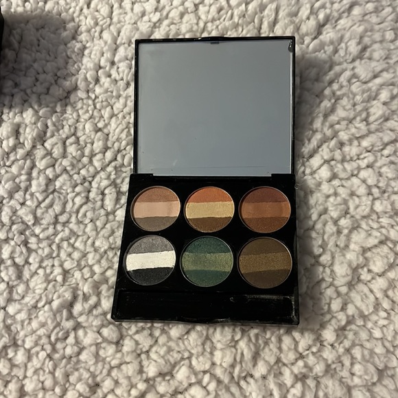 Make up that is in great shape all eyeshadows and all neutral colors - Picture 5 of 7